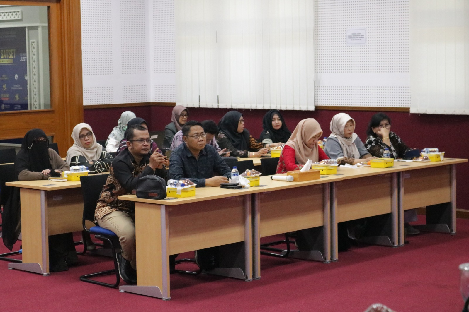 Benchmarking Lp M Universitas Mulawarman Menuju Ptnbh Universitas